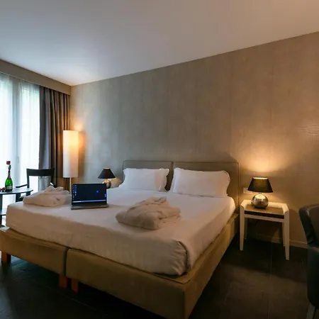 Admiral Park By Falco D'oro 졸라프레도사